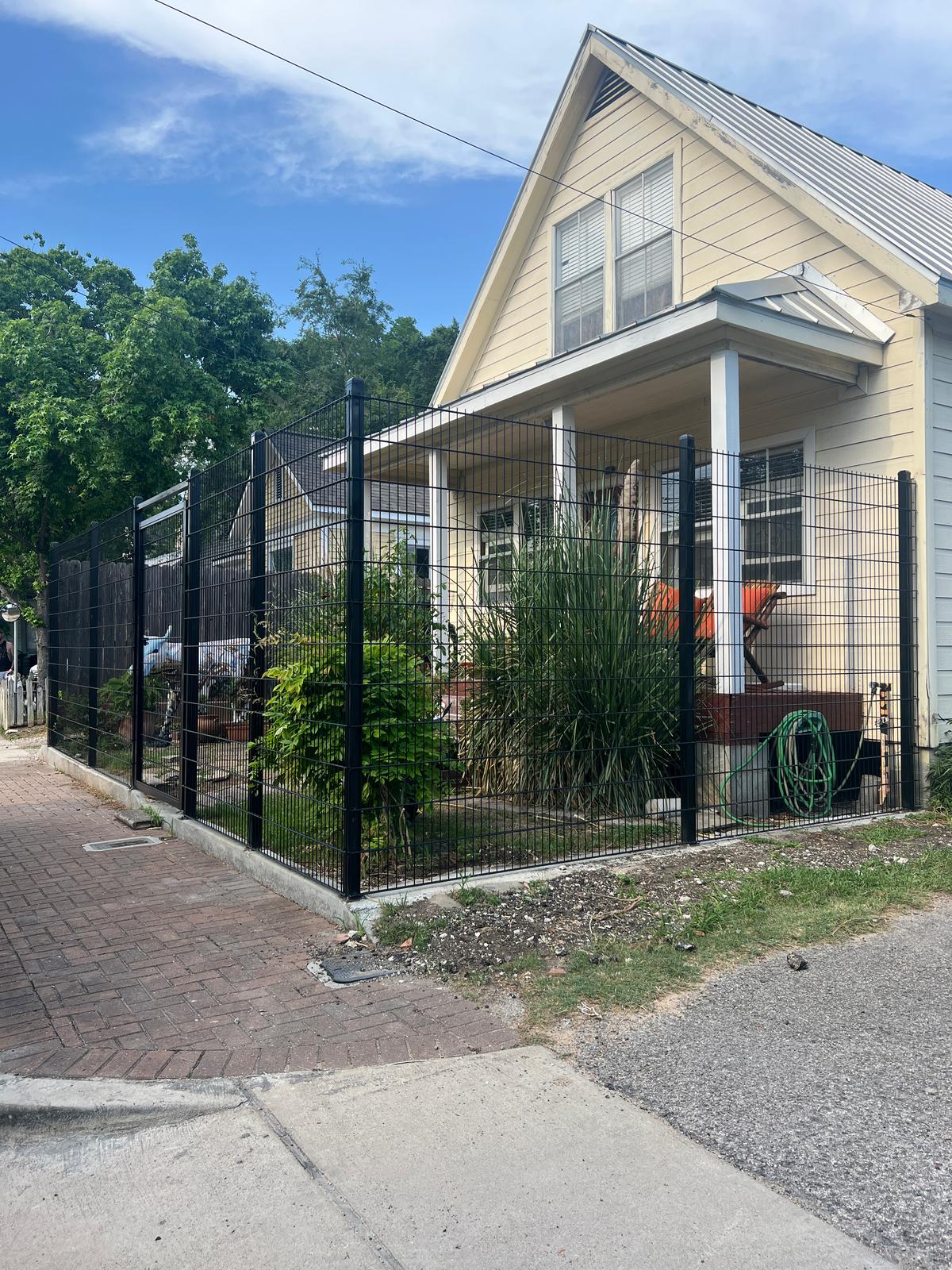 Chain Link vs Wood Fence in Fulshear Farms, Fulshear TX